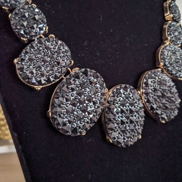 Black statement necklace - Picture 2 of 4